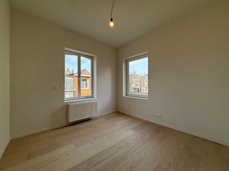 Unieke gerenoveerde eigendom met handelsruimte & triplex appartement met zicht op Coupure foto 14