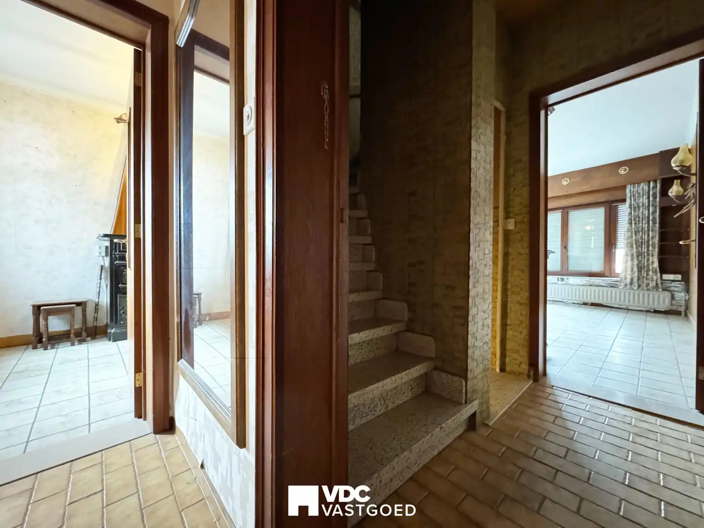 Te renoveren woning met werkplaats, garage en veel potentieel foto 7