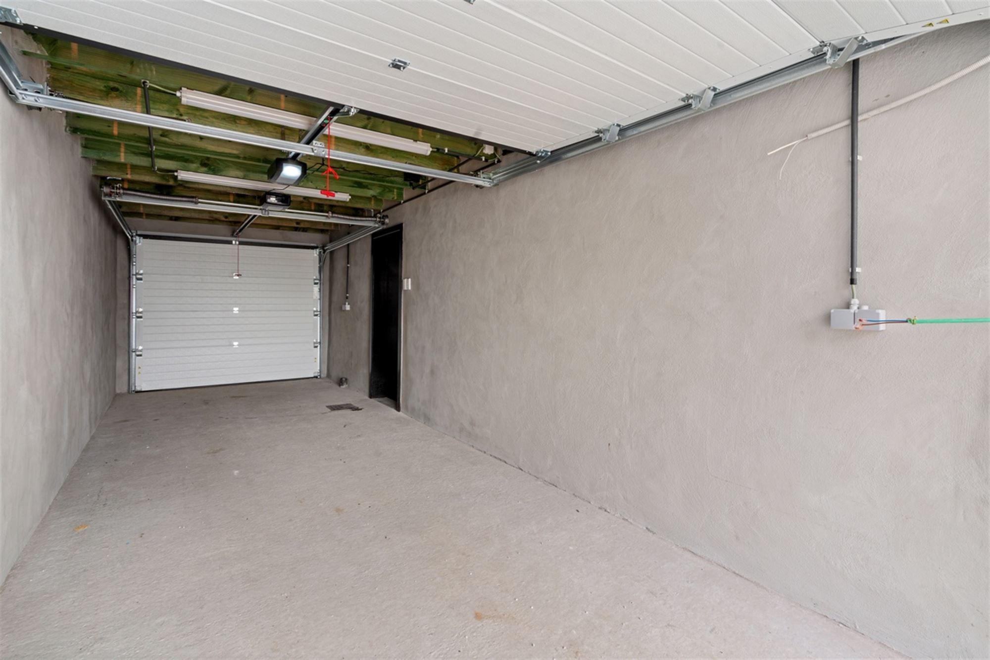 Stijlvolle, volledig gerenoveerde, INSTAPKLARE / WOONKLARE WONING (HOB) met 3 slaapkamers, 2 badkamers en garage op 756 m² foto 29