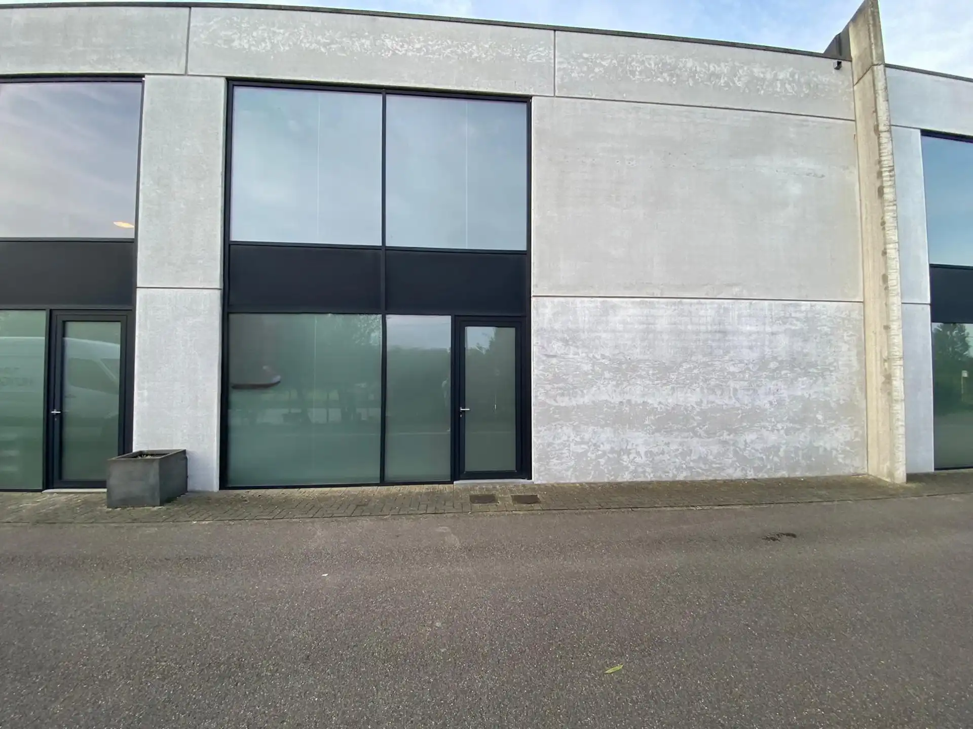 Magazijn te huur foto 6