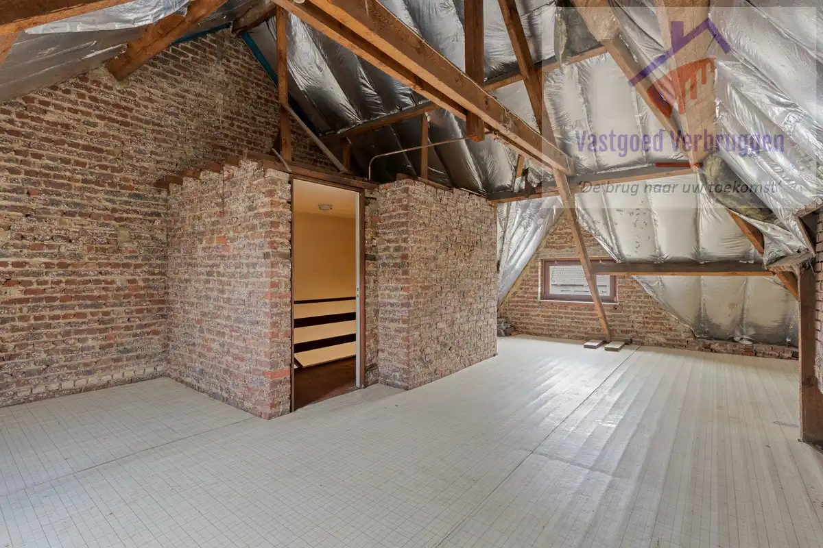 Te renoveren halfopen bebouwing met garage foto 15