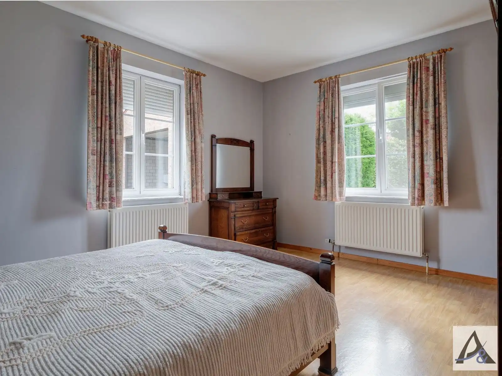 Exclusieve villa met ruime loods in hartje Munsterbilzen foto 34