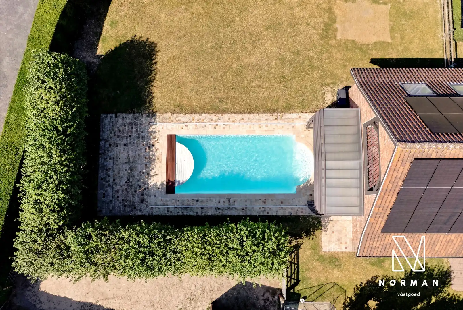 Villa met zwembad op een perceel van 1.598 m² foto 3