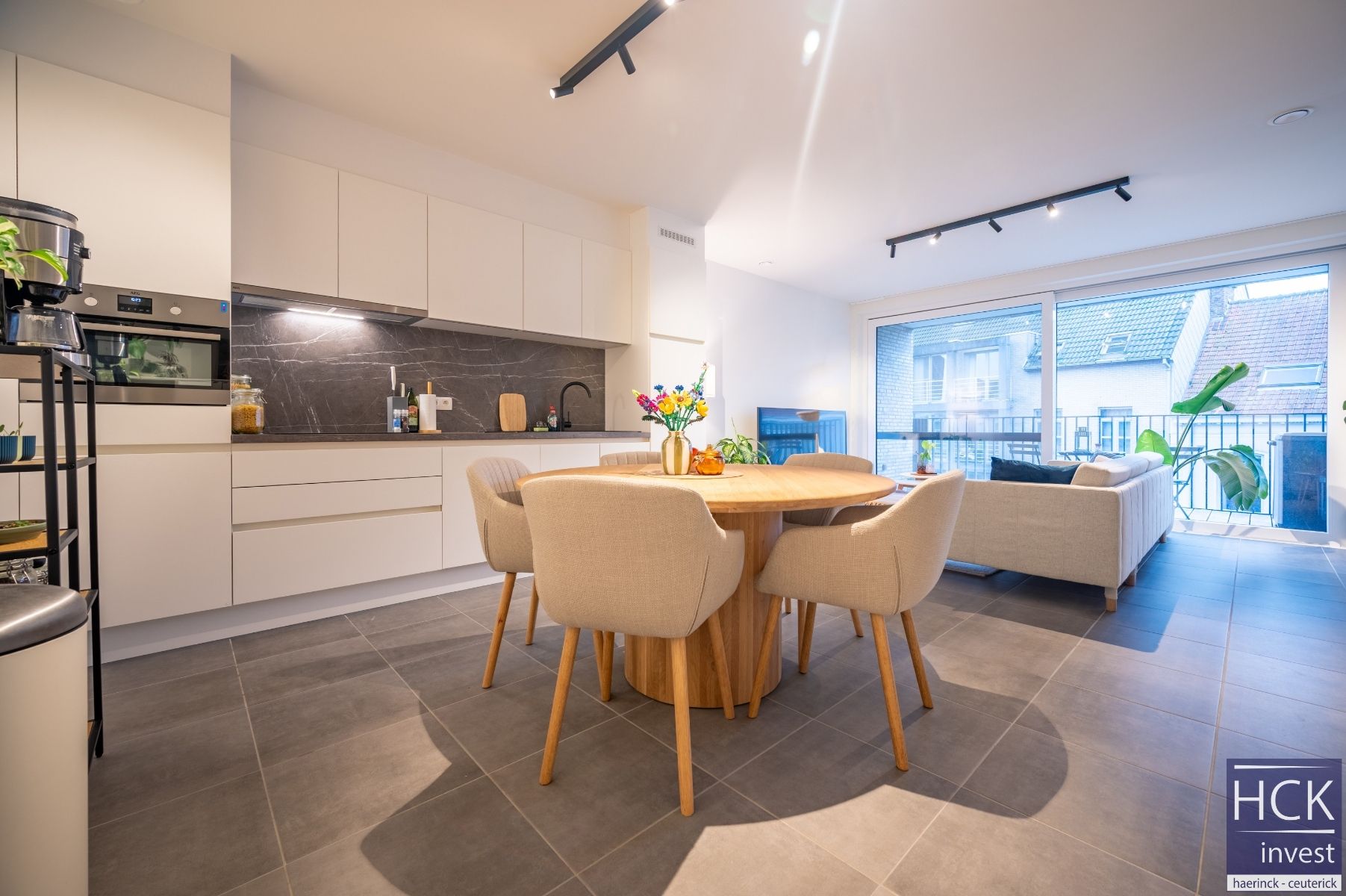 DEINZE - Prachtig nieuwbouwapp. met 2 SLPK, terras én parkeerplaats foto 3