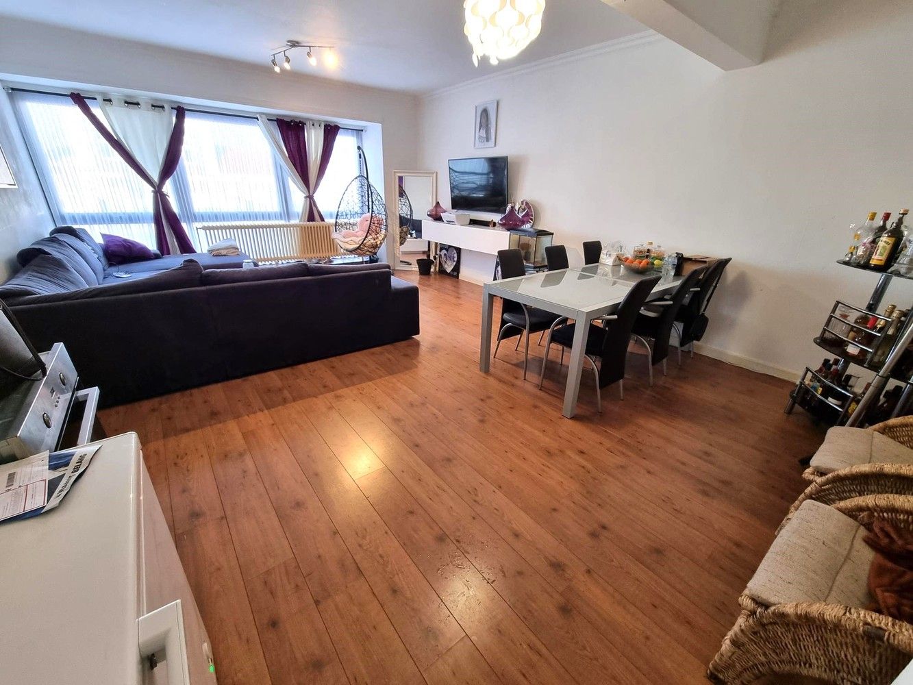 Verzorgd en ruim appartement van 97m², met 2 slaapkamers, terras aan de achterzijde en private kelderberging . foto 2