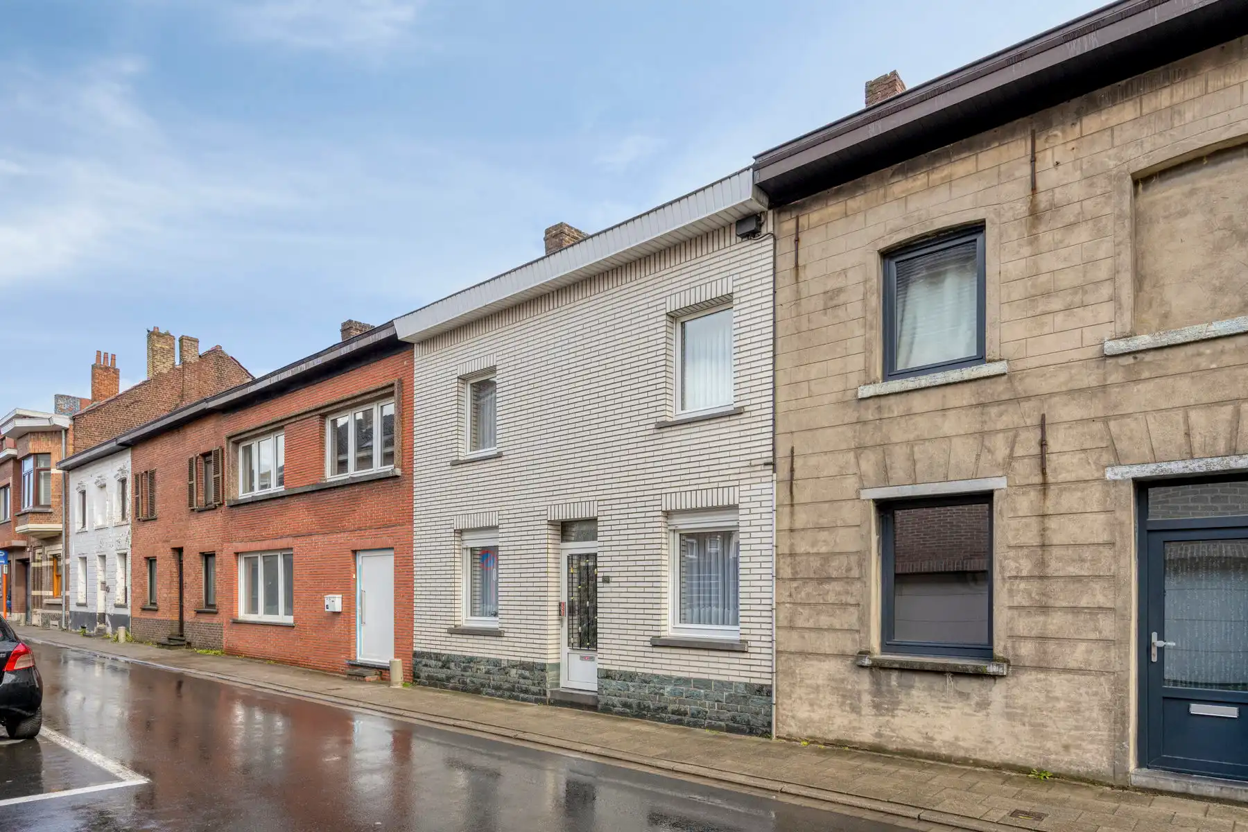 Rijwoning met 2 slaapkamers, inrichtbare zolder & grote tuin foto 2