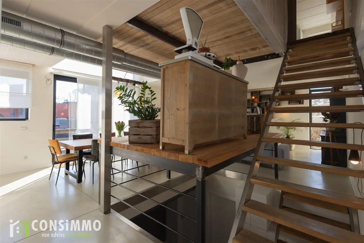 Unieke woning met een karaktervolle industrieel-landelijke architectuur foto 16