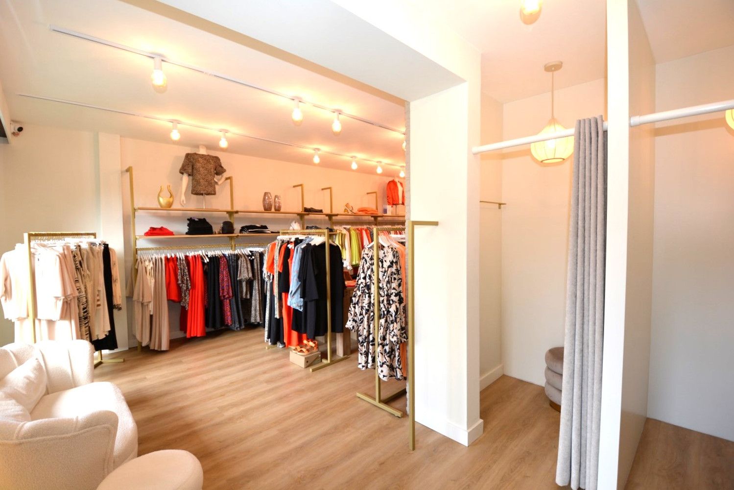 HANDELSGELIJKVLOERS TE CENTRUM WOMMELGEM! foto 6