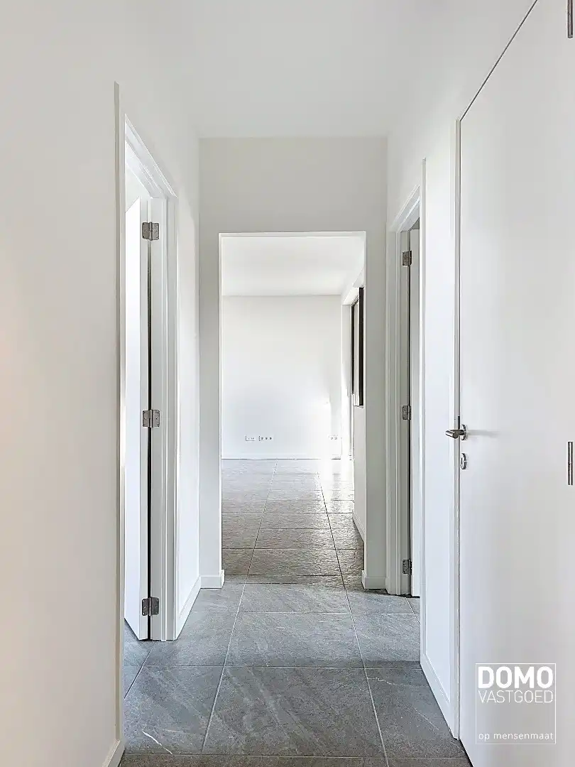 PRACHTIG APPARTEMENT MET ZONNIG TERRAS, 2 SLAAPKAMERS EN GARAGEBOX TE HUUR IN HET CENTRUM VAN HASSELT foto 9