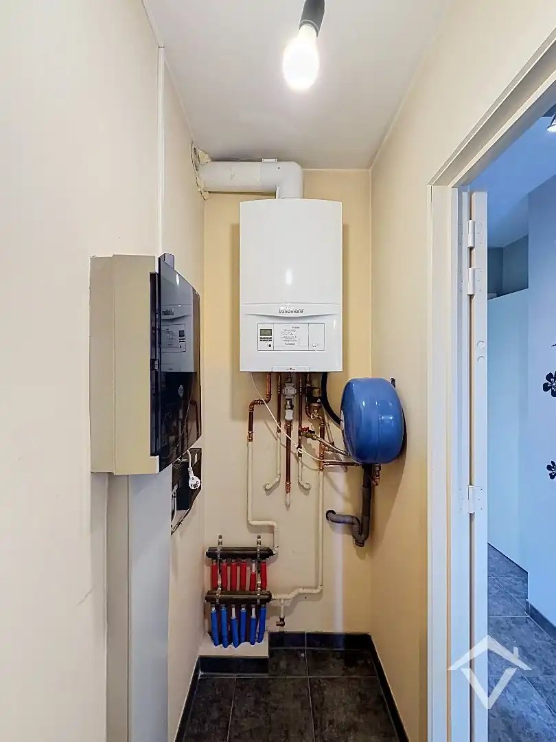 Instapklaar appartement met 2 slaapkamers, 2 bergingen en garage te Eernegem foto 17