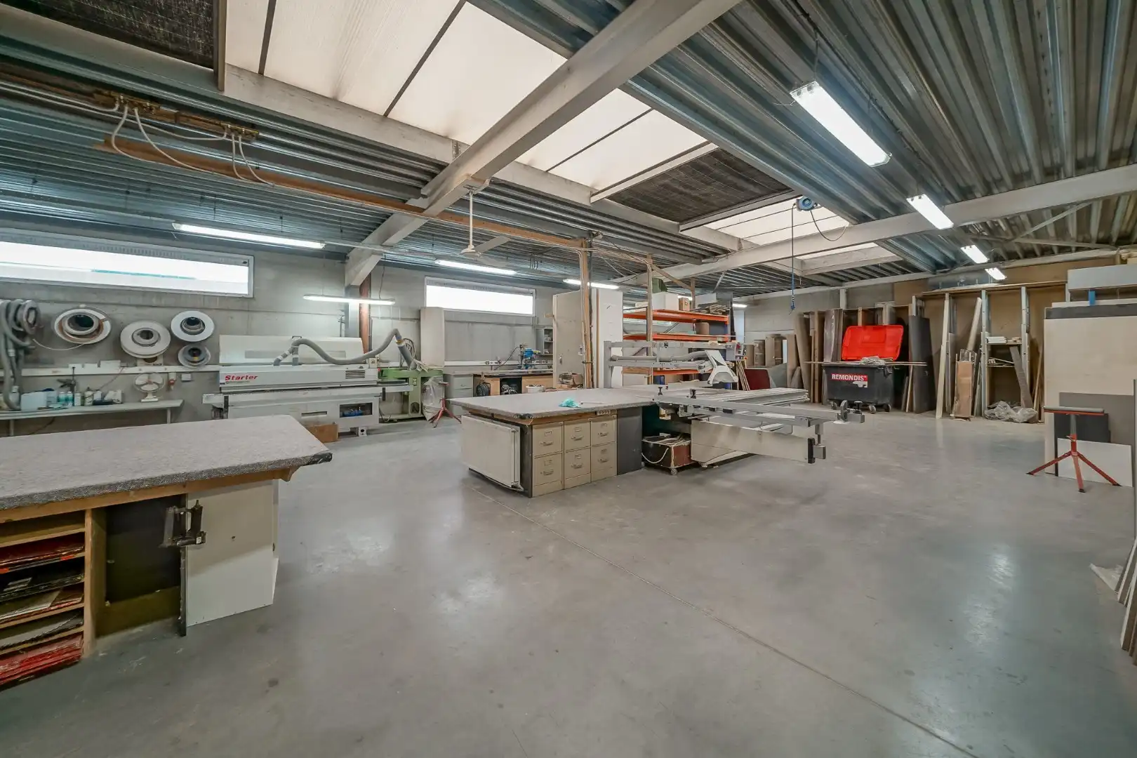 Winkelruimte met magazijn en woonst te Oostende foto 17