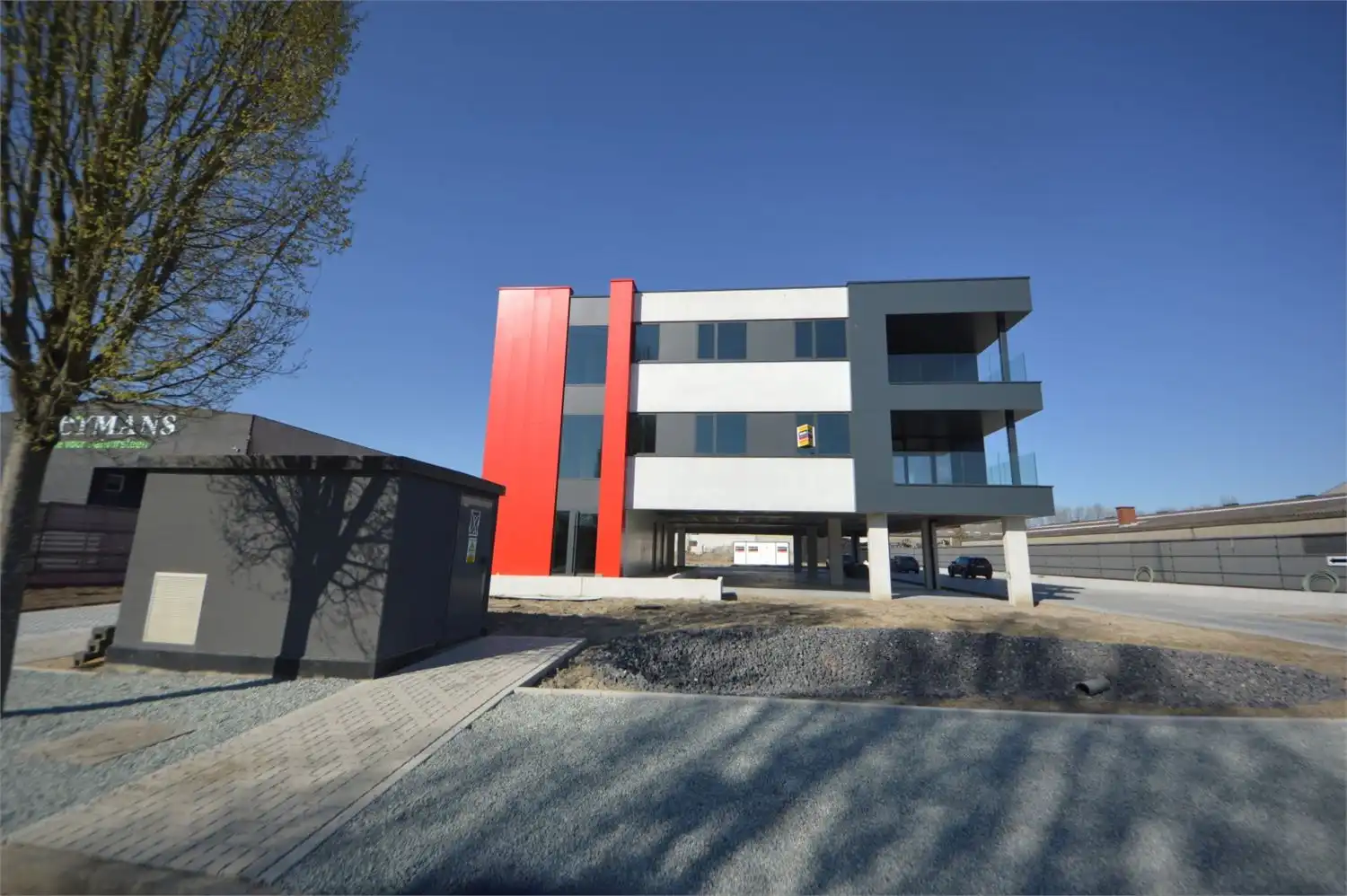 NIEUWBOUWKANTOREN MET PARKING NABIJ E40 foto 29