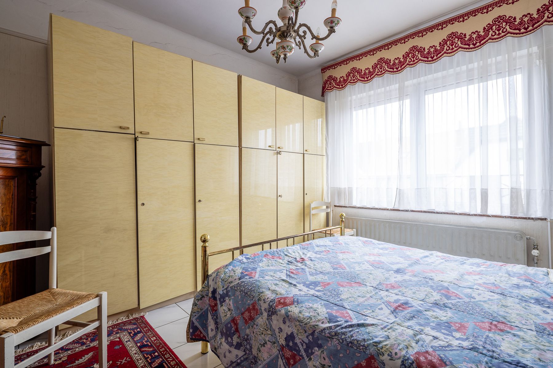 Gezinswoning met tuin, terras en garage foto 15