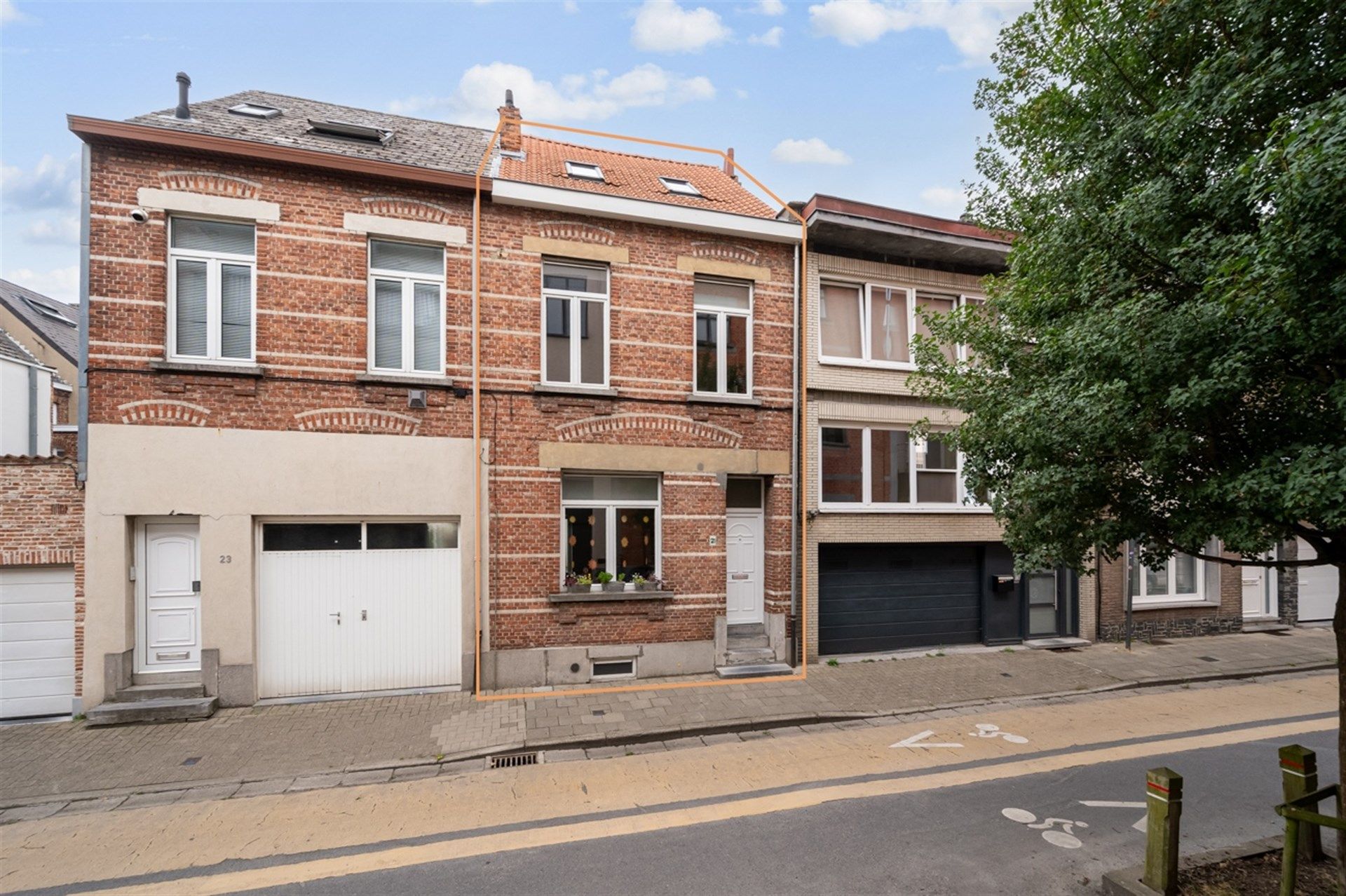 Stijlvol wonen in het hart van Aalst – Instapklare gezinswoning met terras foto {{pictureIndex}}
