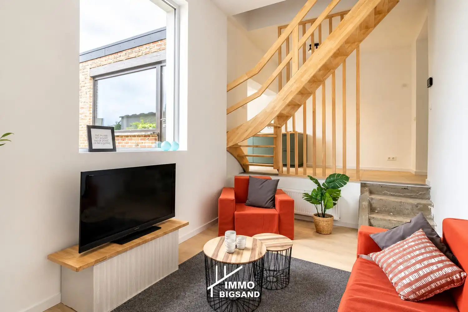 Volledig gerenoveerde woning met tuin en 3 slaapkamers met uitweg foto 13
