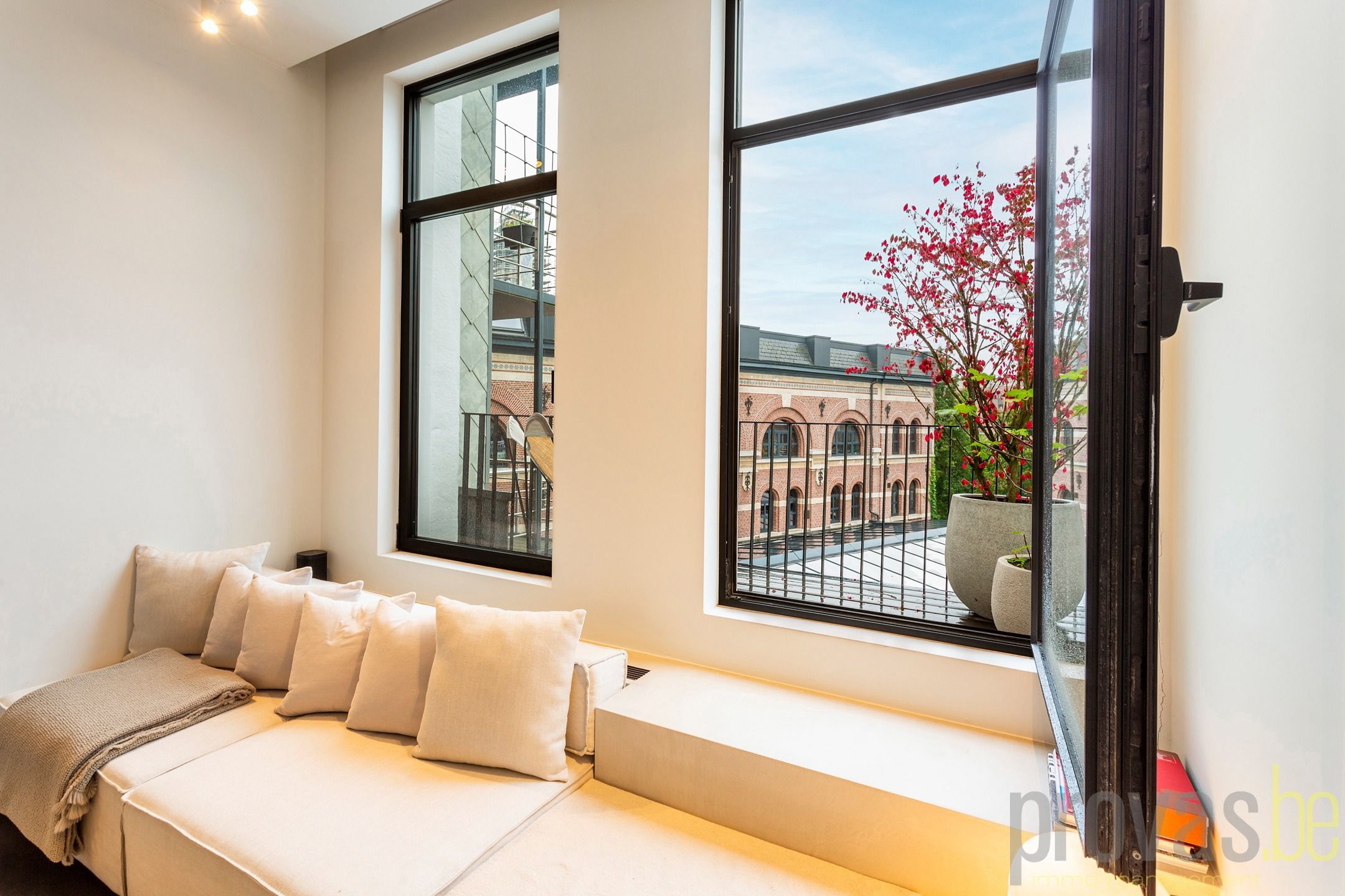 catchy cityloft met zalig terras vlakbij modemuseum foto 6