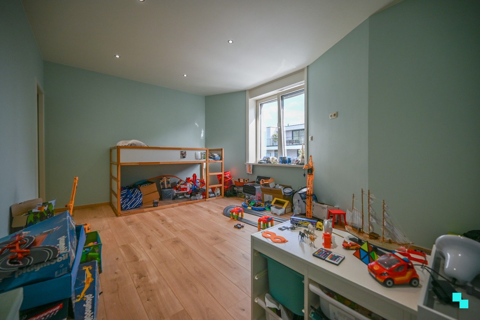 Ruim magazijn met kantoorruimtes en woonst te Lendelede foto 24