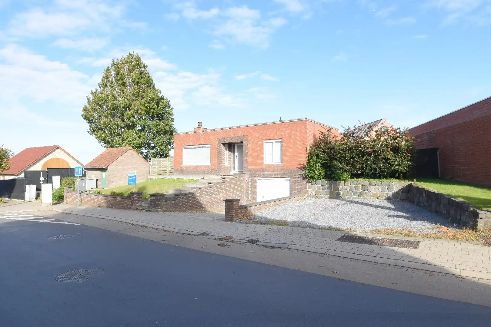 Rustig gelegen, alleenstaande woning met inpandige garage foto 11