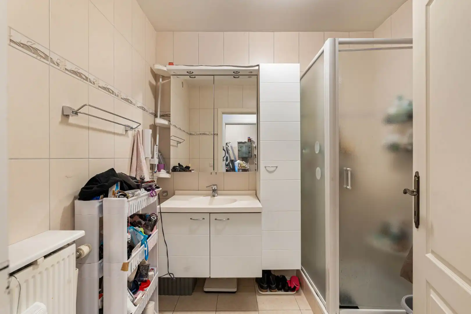 Stijlvol appartement voorzien van 2 slaapkamers, 2 terrassen en een autostandplaats op een rustige locatie in het centrum van Neeroeteren!  foto 26