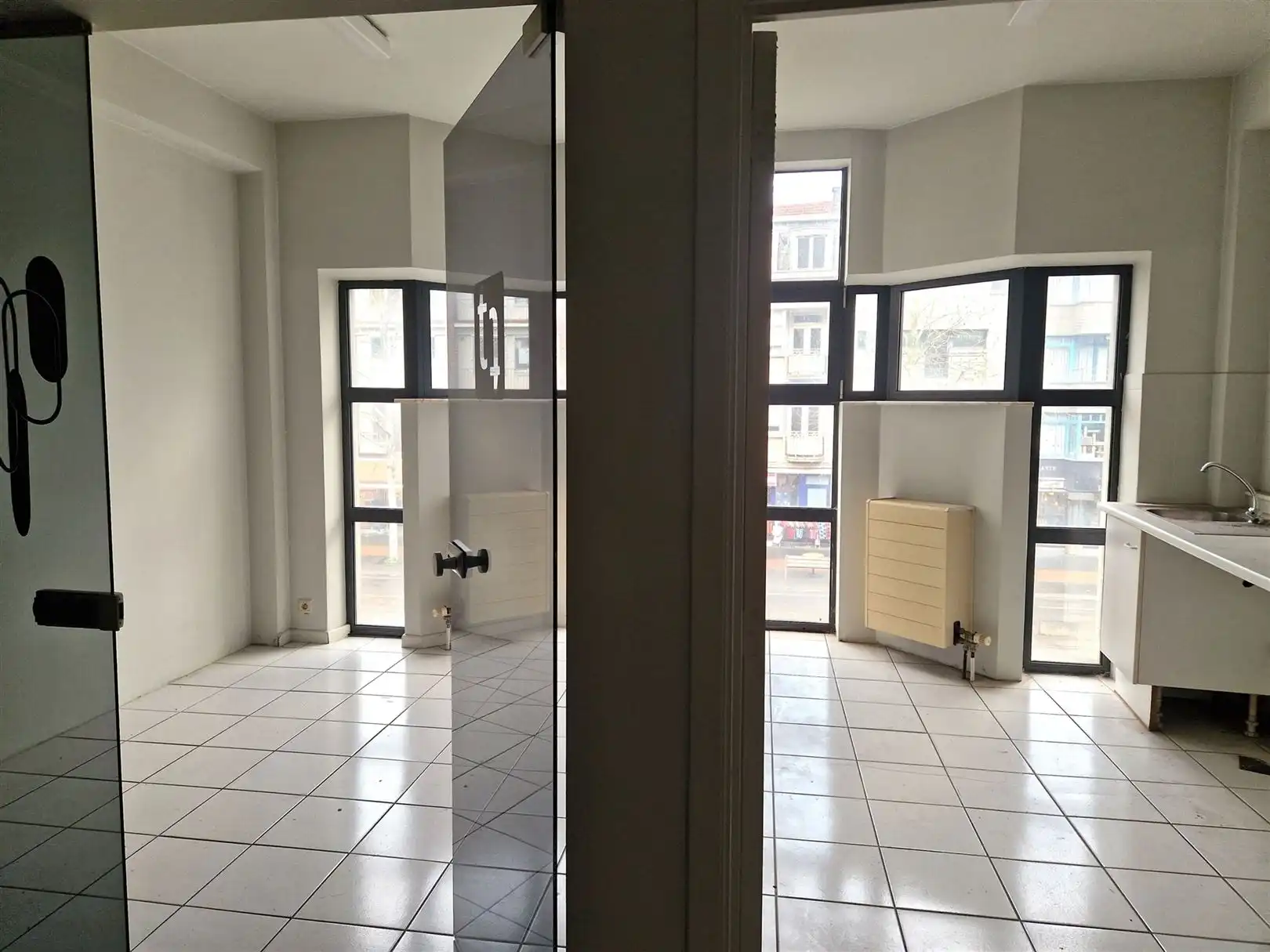 Handelspand met woonst in het centrum van Mortse!l foto 9