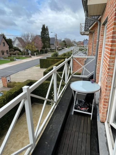 Twee slaapkamer appartement + carport foto 18