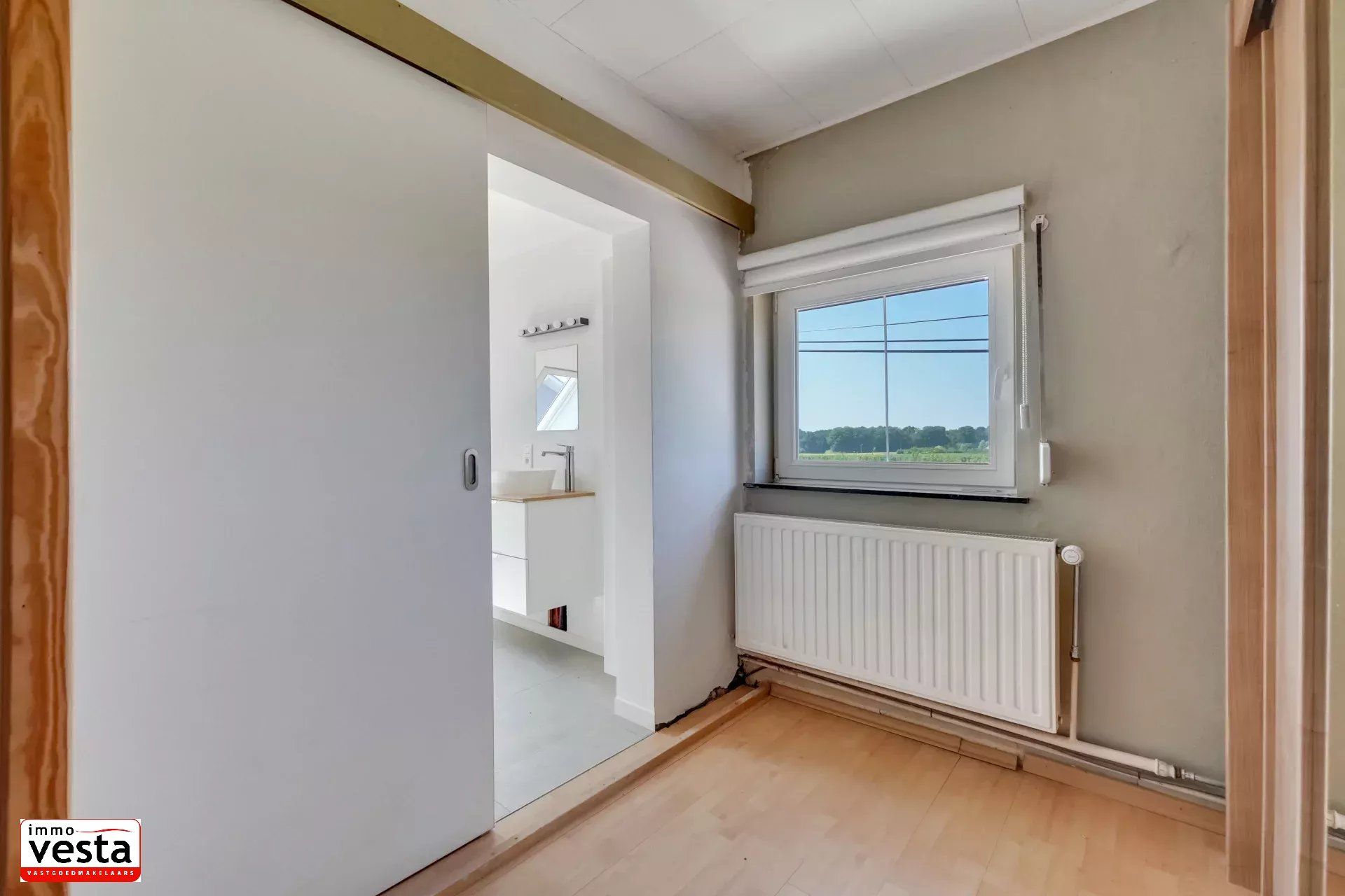 Ruime , landelijk gelegen woning met loods foto 19