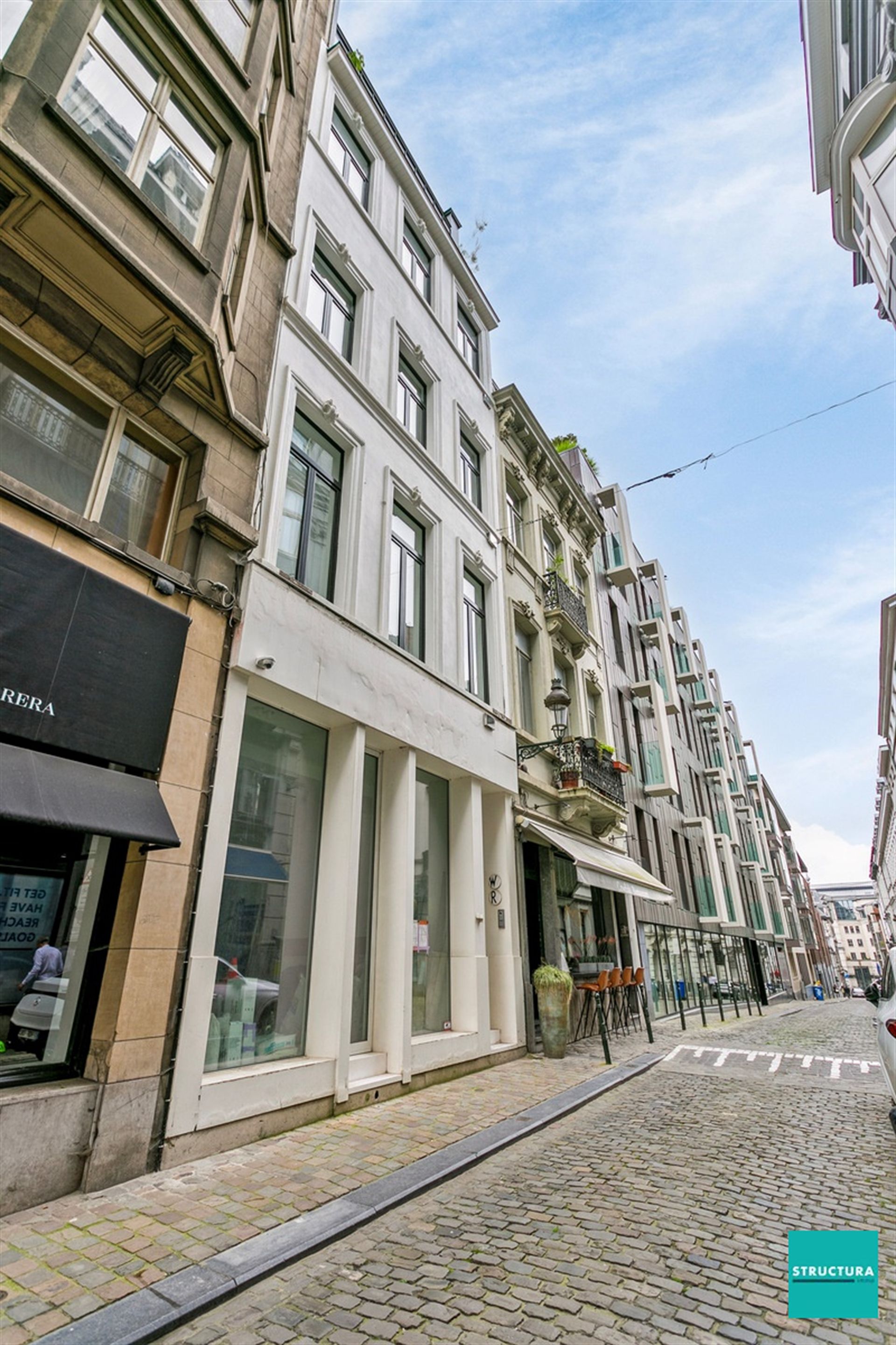 Prachtige unieke verhuring, 2 appartementen en een handelsgelijkvloers te 1000 Brussel. 



 foto 11