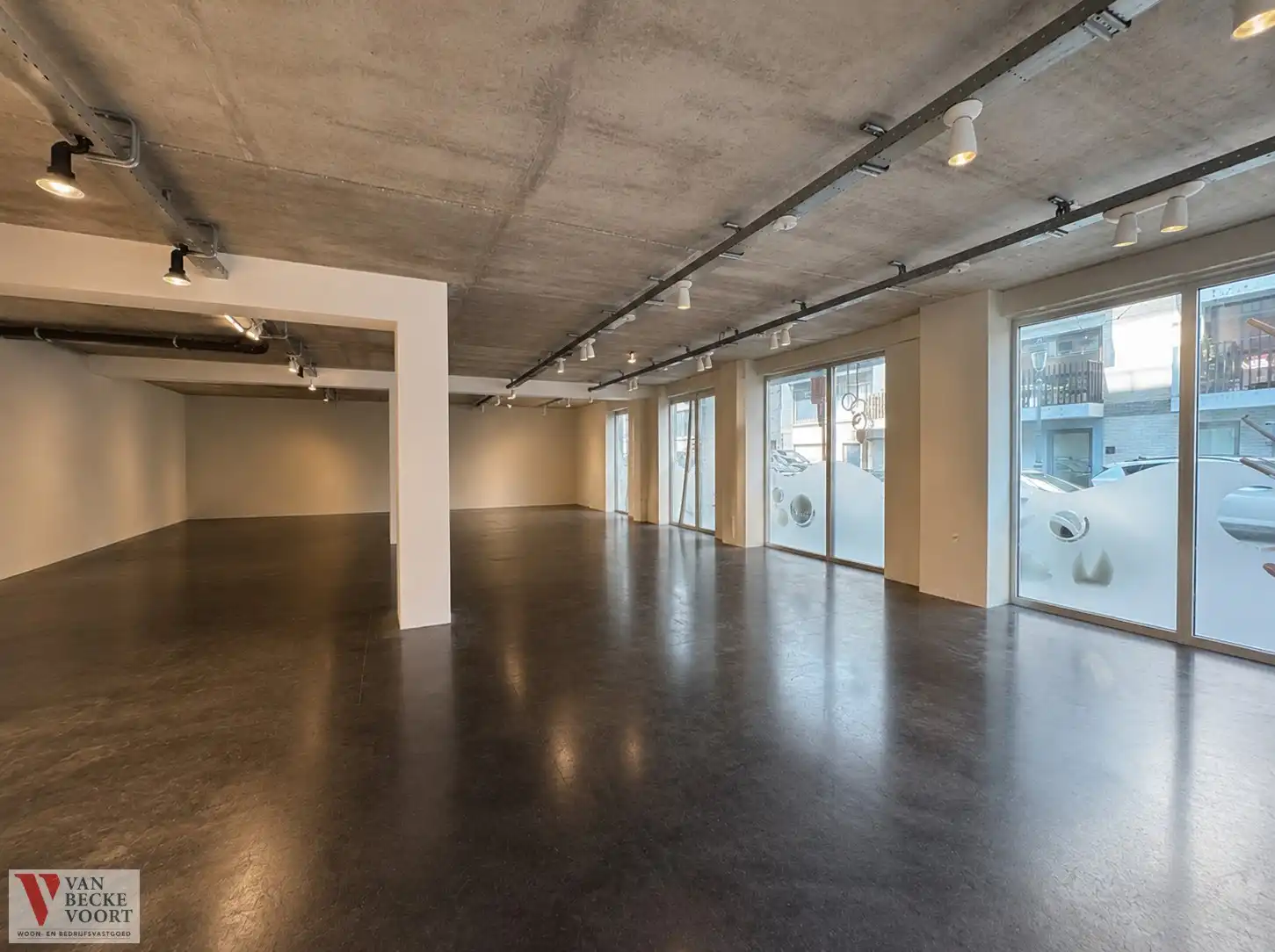 Handelsgelijkvloers 207 m² foto 3