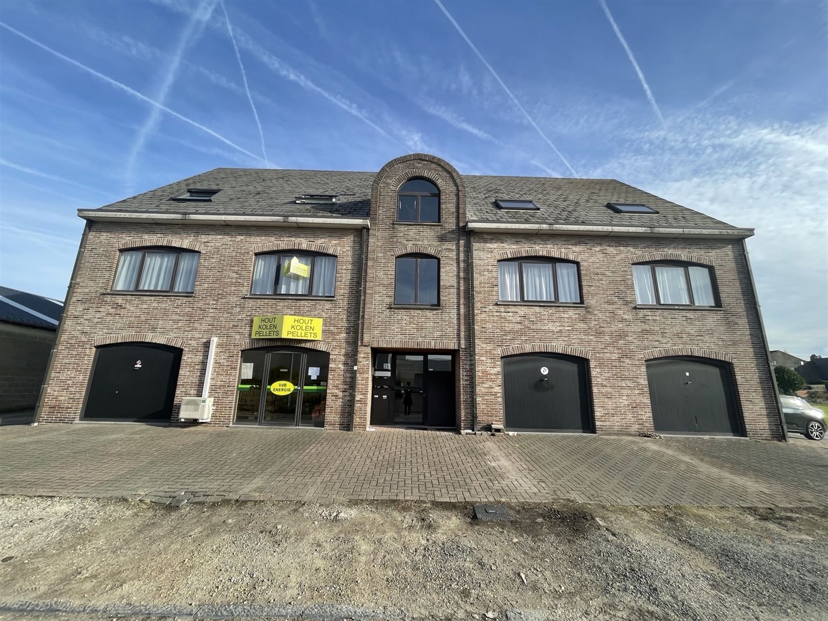 Instapklaar ruim appartement met garage.  foto 15