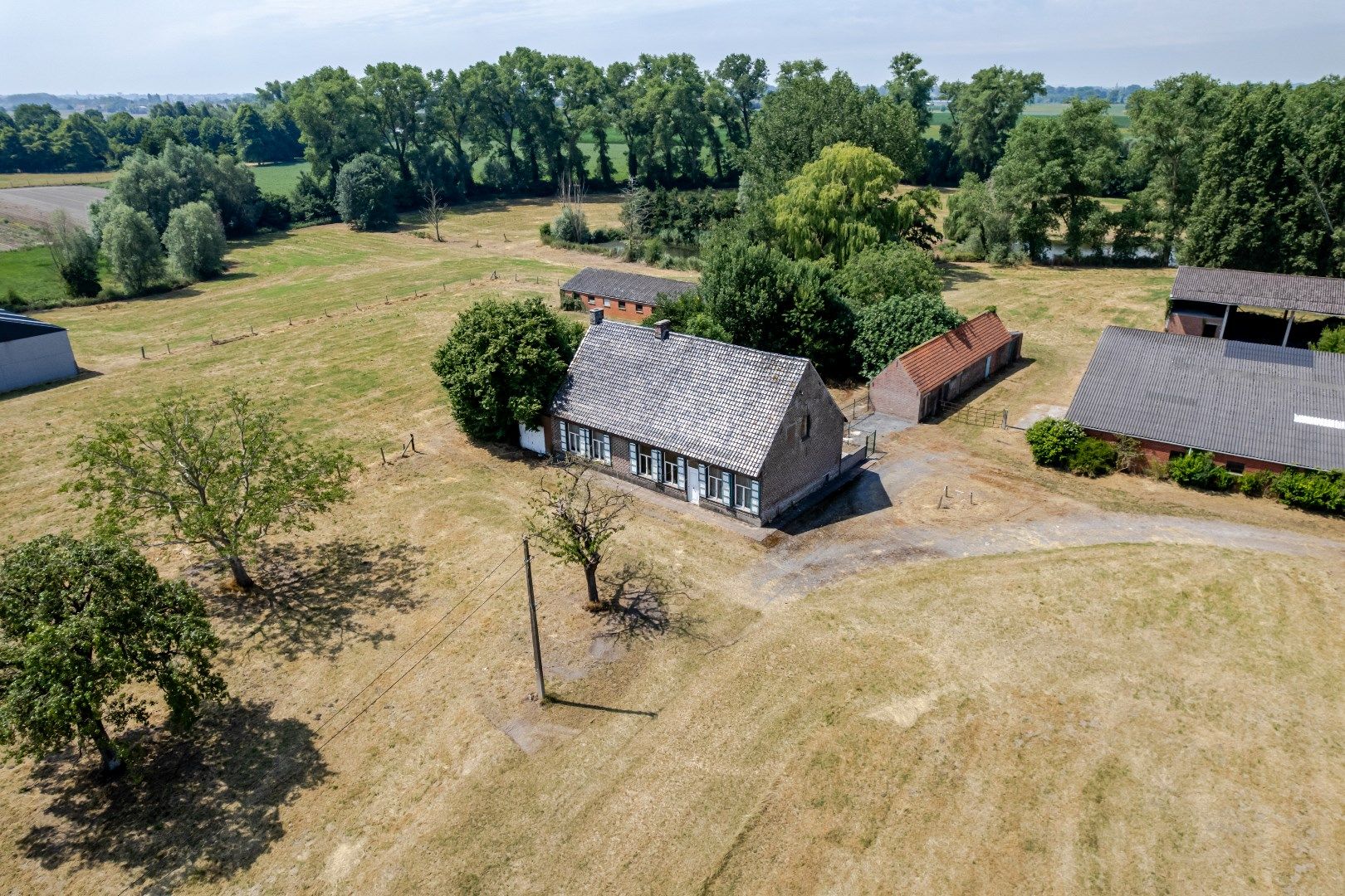 Karaktervolle hoeve met rustieke elementen. Aankoop tot domein van 4 hectare. foto 6