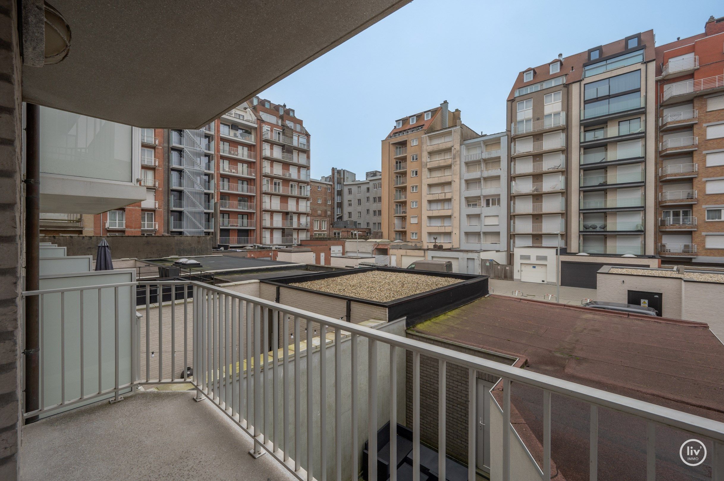 Mooi gerenoveerd appartement op een topligging vlakbij de zee en het Rubensplein te Knokke.  foto 16