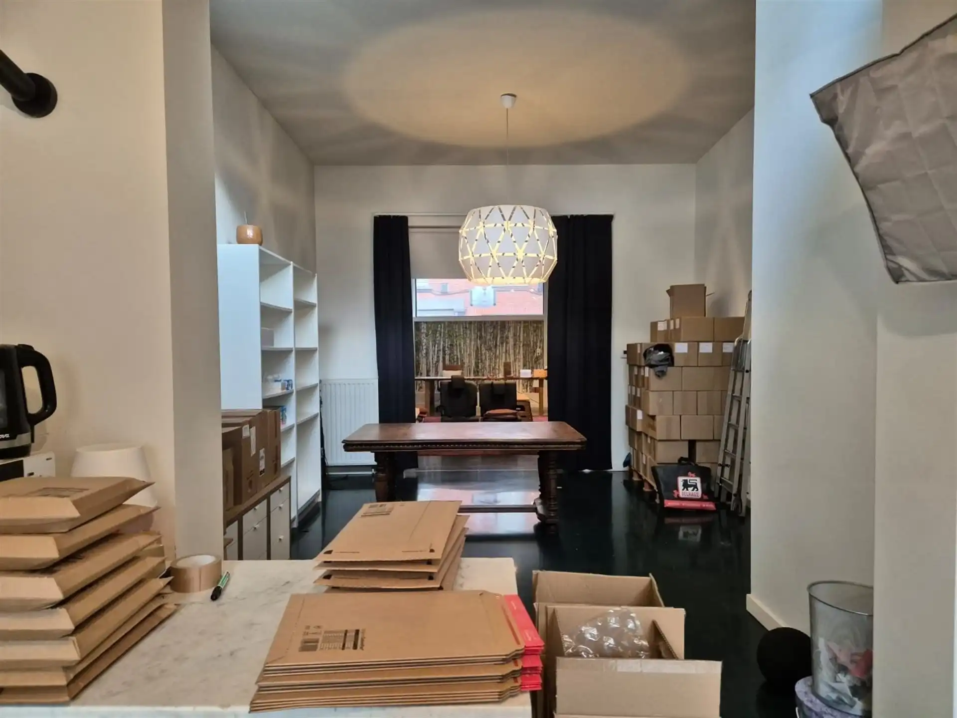 Gelijkvloerse kantoorruimte met kelder en terras. foto 15