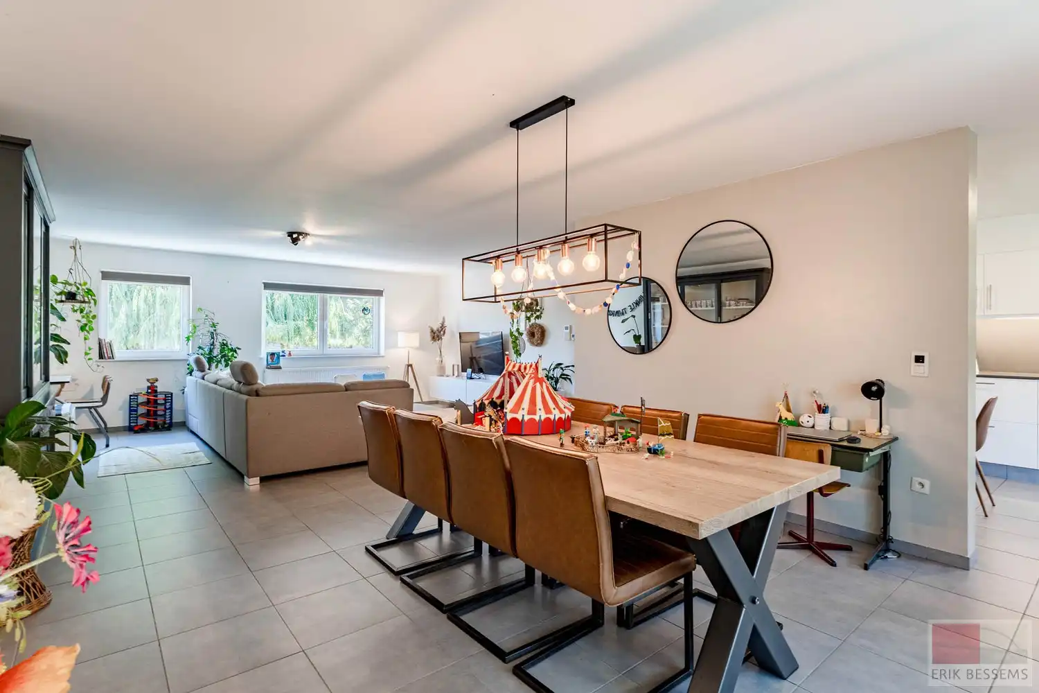 Energiezuinige woning gelegen op een perceel van 222m² met een woonoppervlakte van circa 163m² foto 6