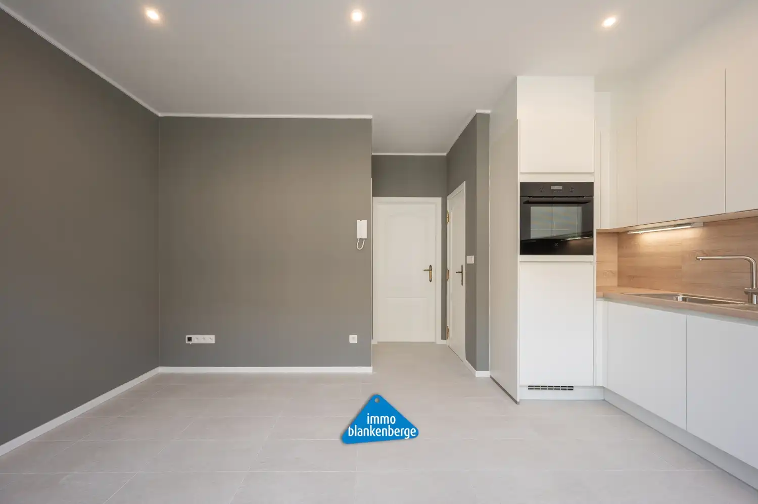 Volledig gerenoveerd duplexappartement nabij het Stationsplein en de Zeedijk foto 6