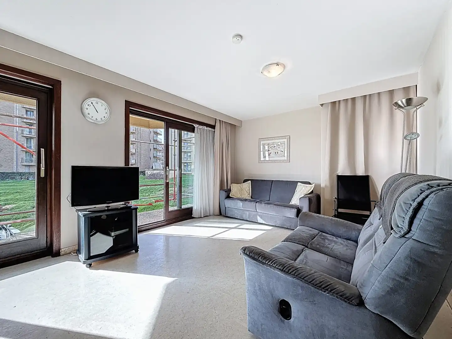 Op te knappen appartement met zongericht terras nabij de zee en Havengeul. foto 2