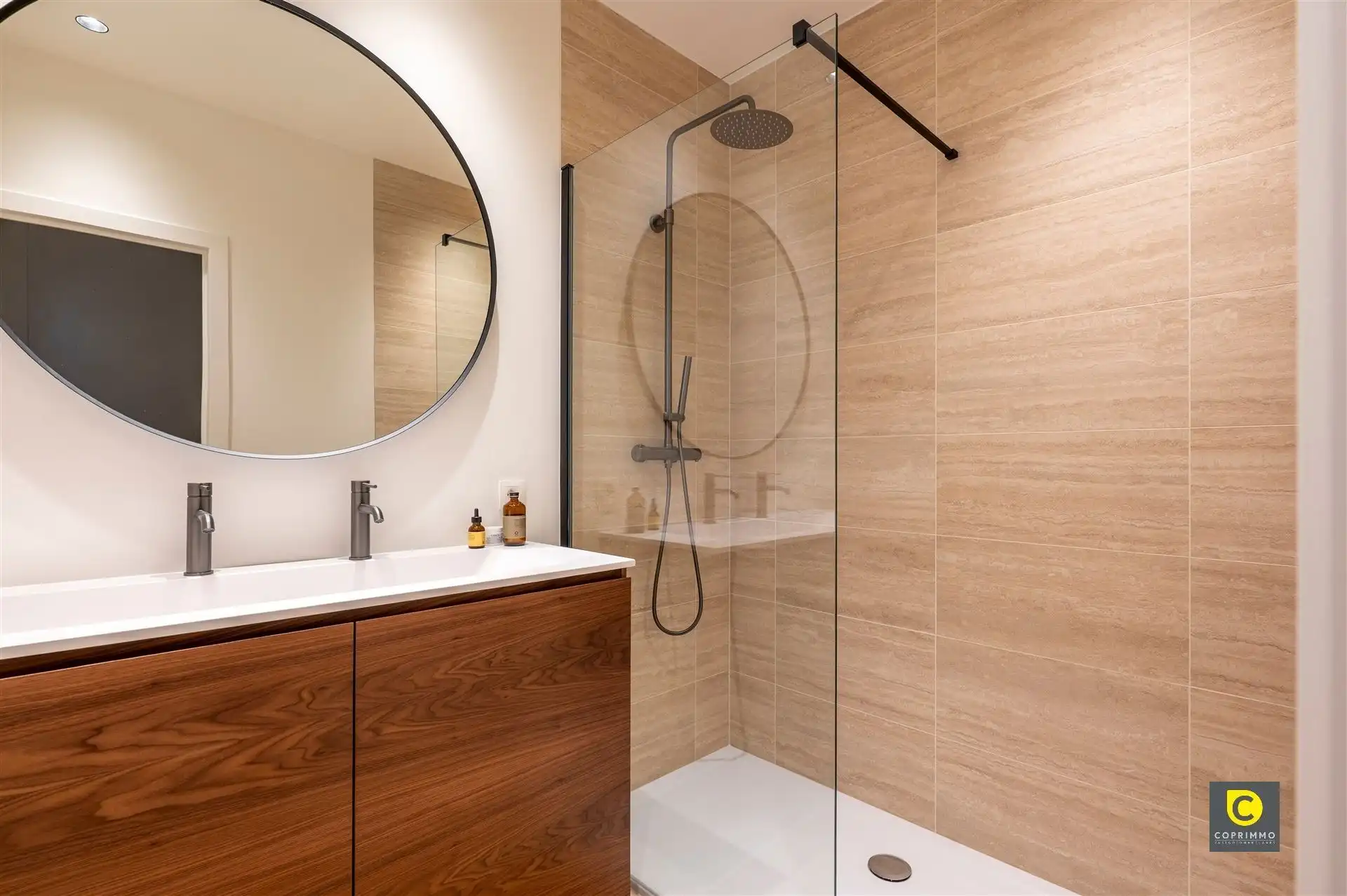 Prachtig 2 slaapkamer app foto 12