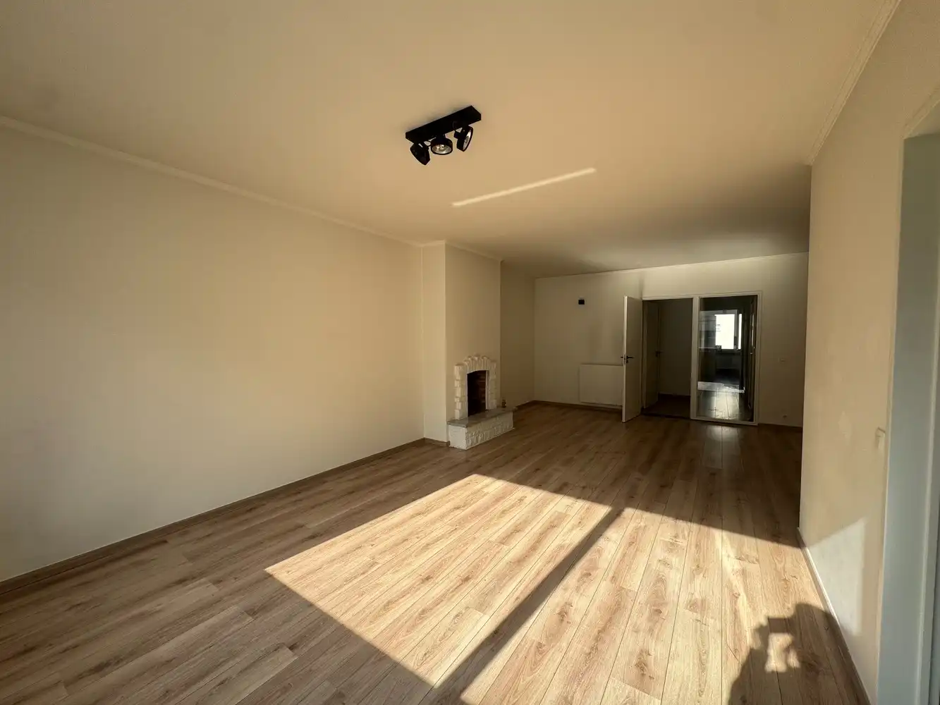 Gerenoveerd en ruim 2-slpk appartement te huur nabij het Stadspark! foto 16