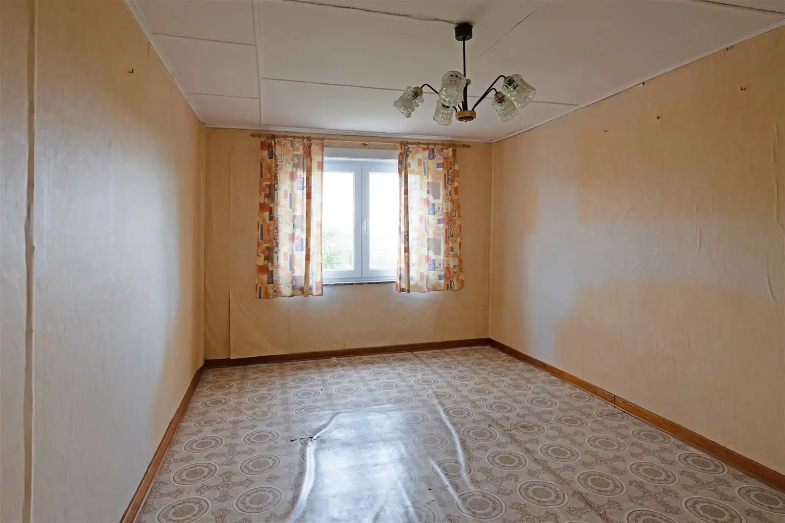 Allenstaande achterliggende te renoveren gezinswoning op 23are40 foto 14