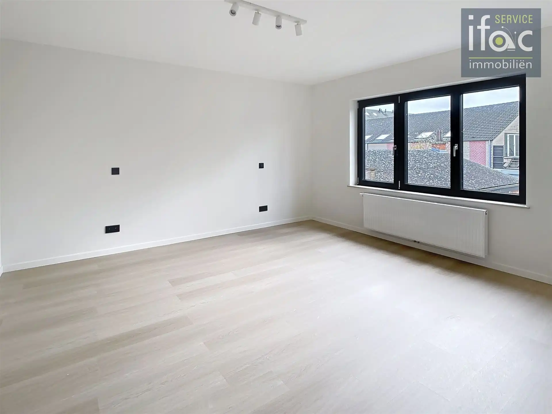 Volledig vernieuwd woning, grote garage, tuin, 3 gr slpks foto 16