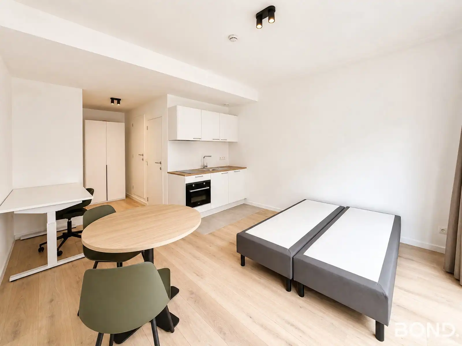 Lichtrijke studentenkamer met eigen badkamer op toplocatie foto 2