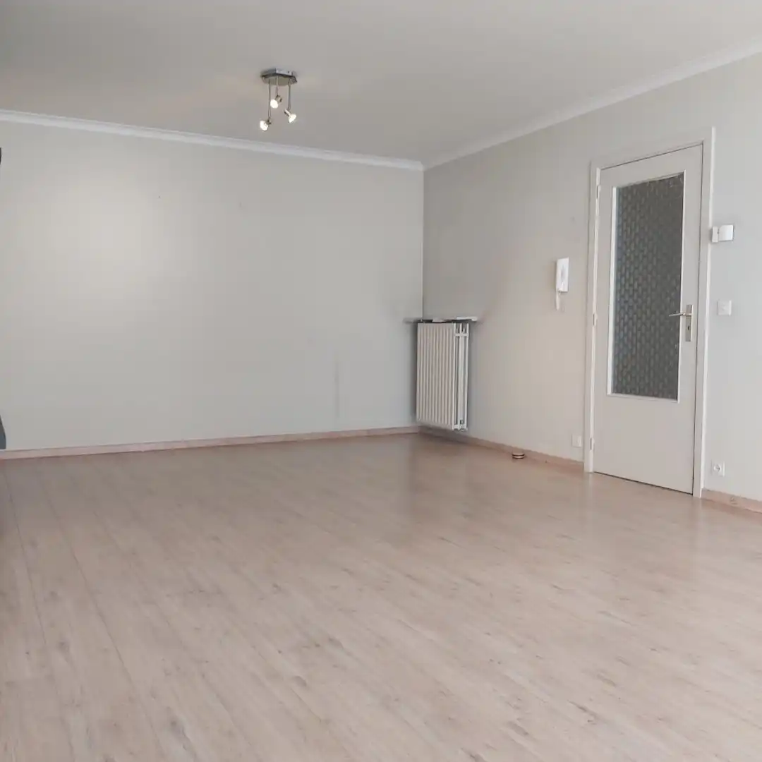 Appartement met 2 slaapkamers in het centrum van Izegem. Garage inbegrepen foto 3