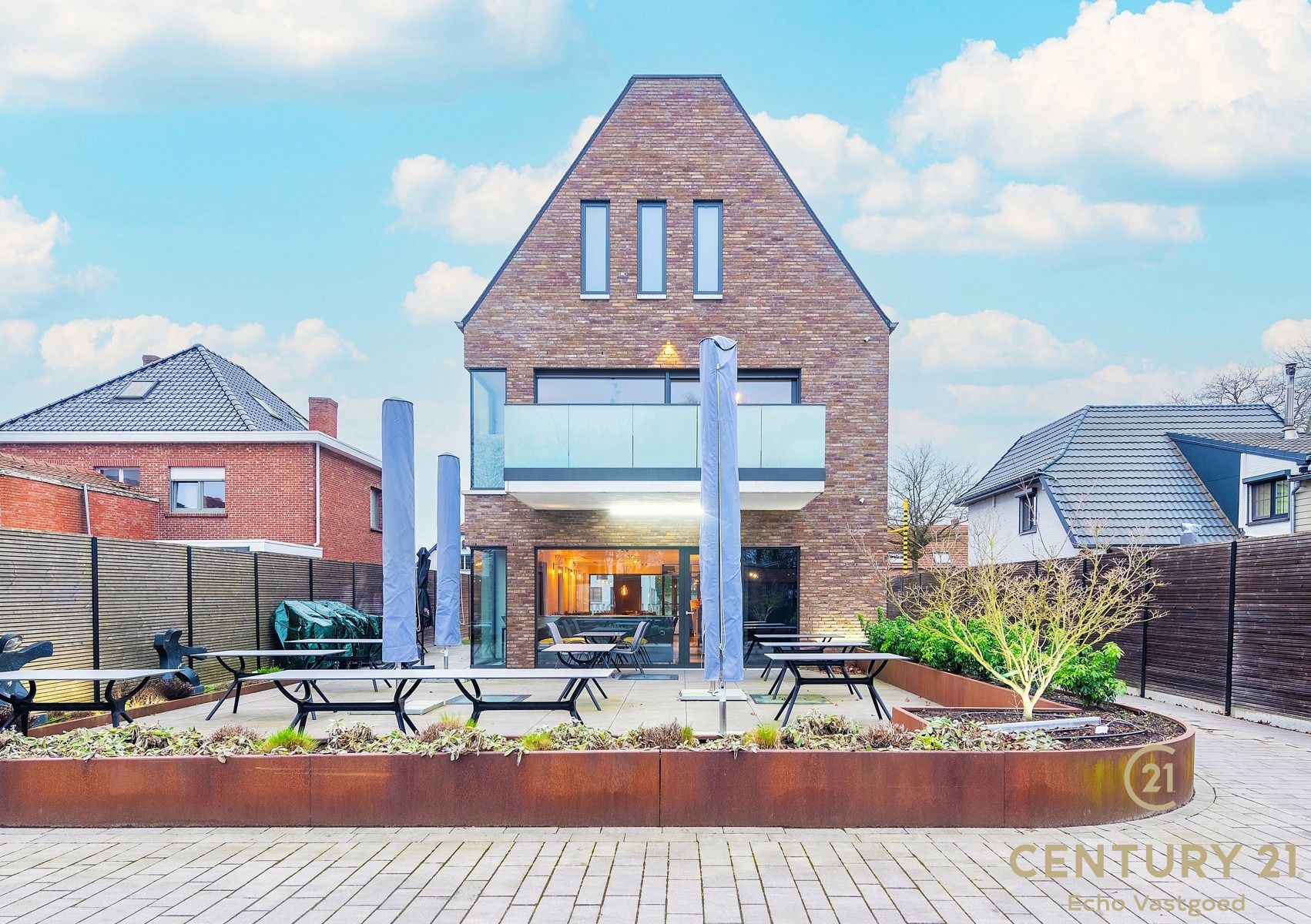 Zeldzaam mooi horecapand mét luxe woonst op toplocatie foto {{pictureIndex}}