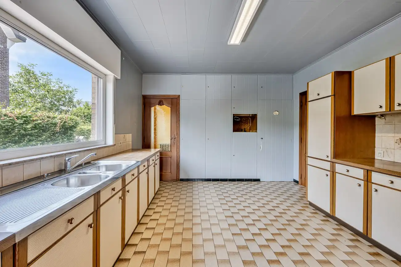 IN OPTIE!! Volledig te renoveren open woning met ruime afzonderlijke garage en tuin op een toplocatie nabij Oude Bareel in Sint-Amandsberg/Oostakker! foto 8