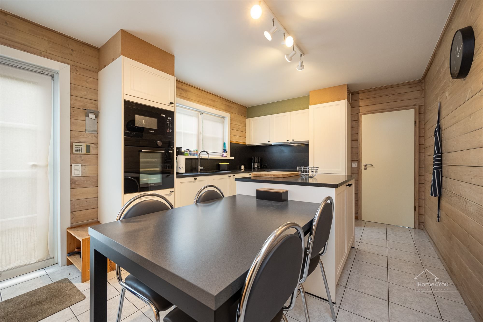 Vrijstaande woning op ruim perceel foto 7