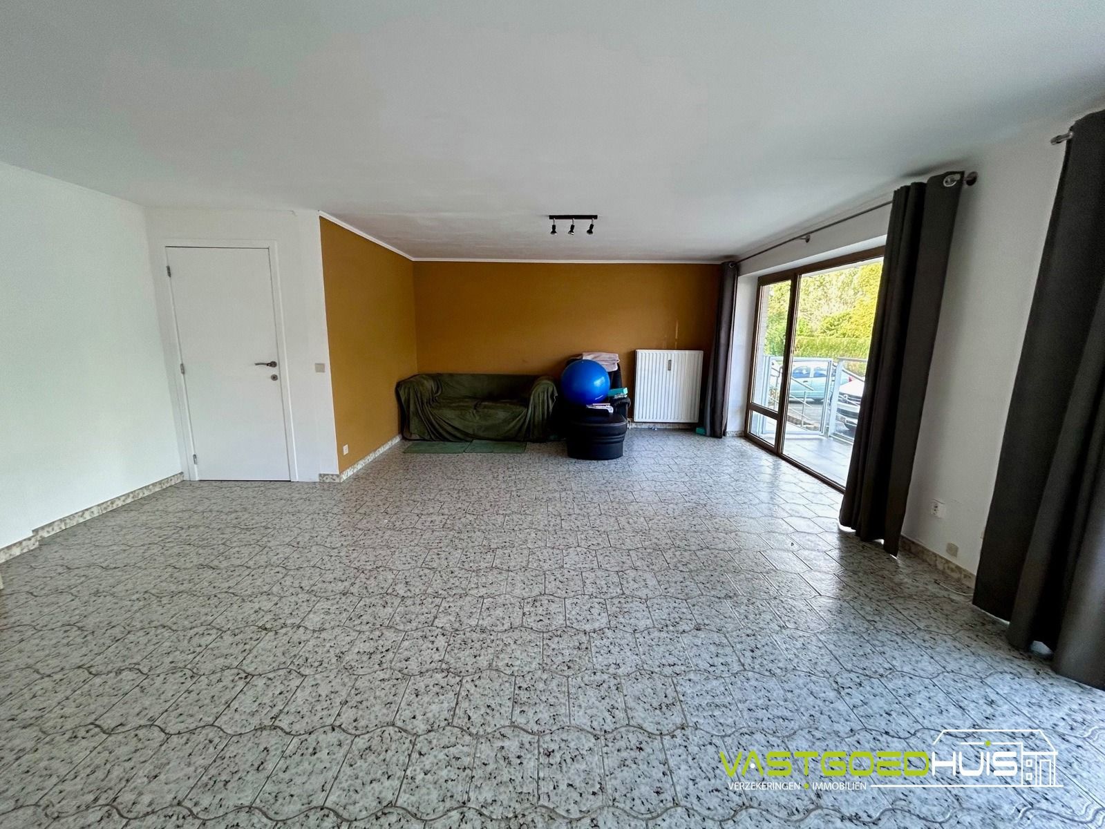 Ruim, gelijkvloers appartement met terras foto 7