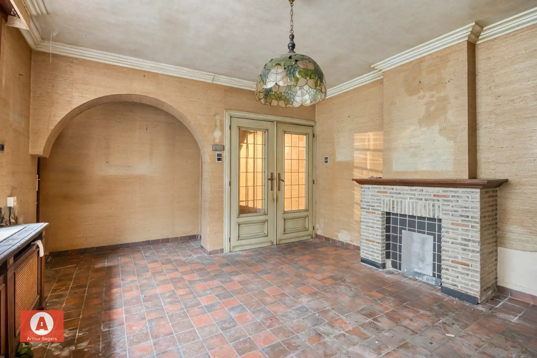 Te renoveren Handelshuis met woonst en inpandige garage.  foto 13