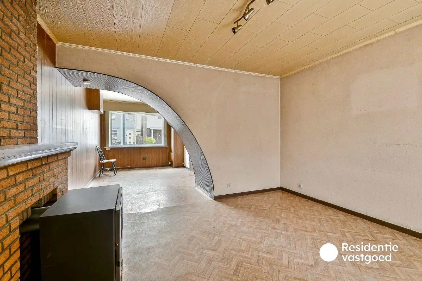 Te renoveren rijwoning met twee slaapkamers en tuin foto 4