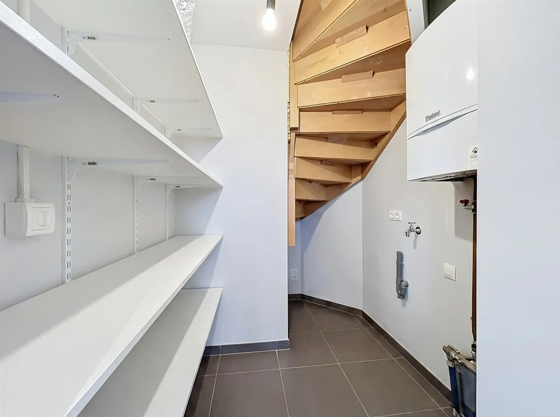 recente energiezuinige gezinswoning met 3 slaapkamers, gezellige tuin en carport . foto 8