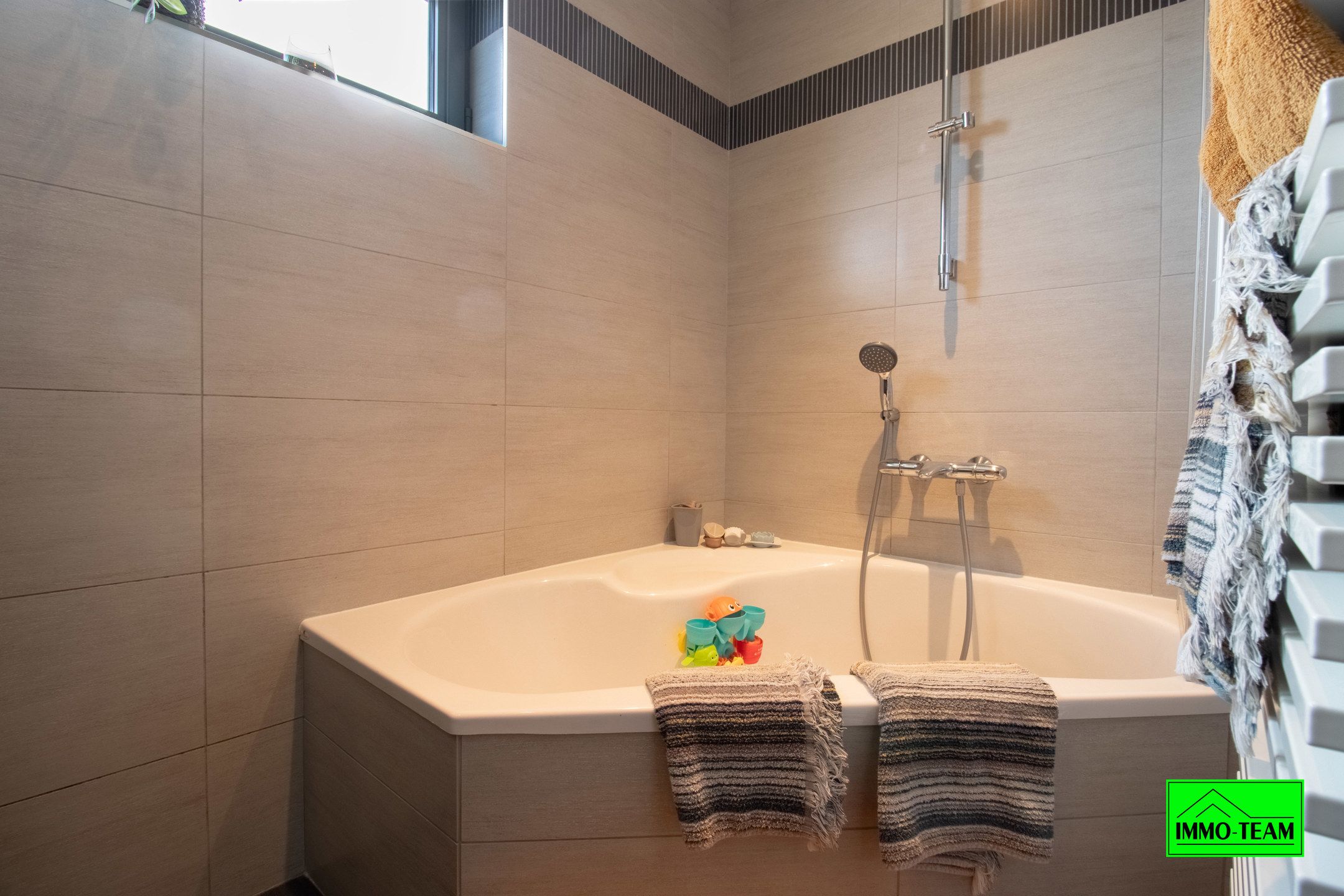 Instapklare gezinswoning met royale woonruimte en luxe  foto 8