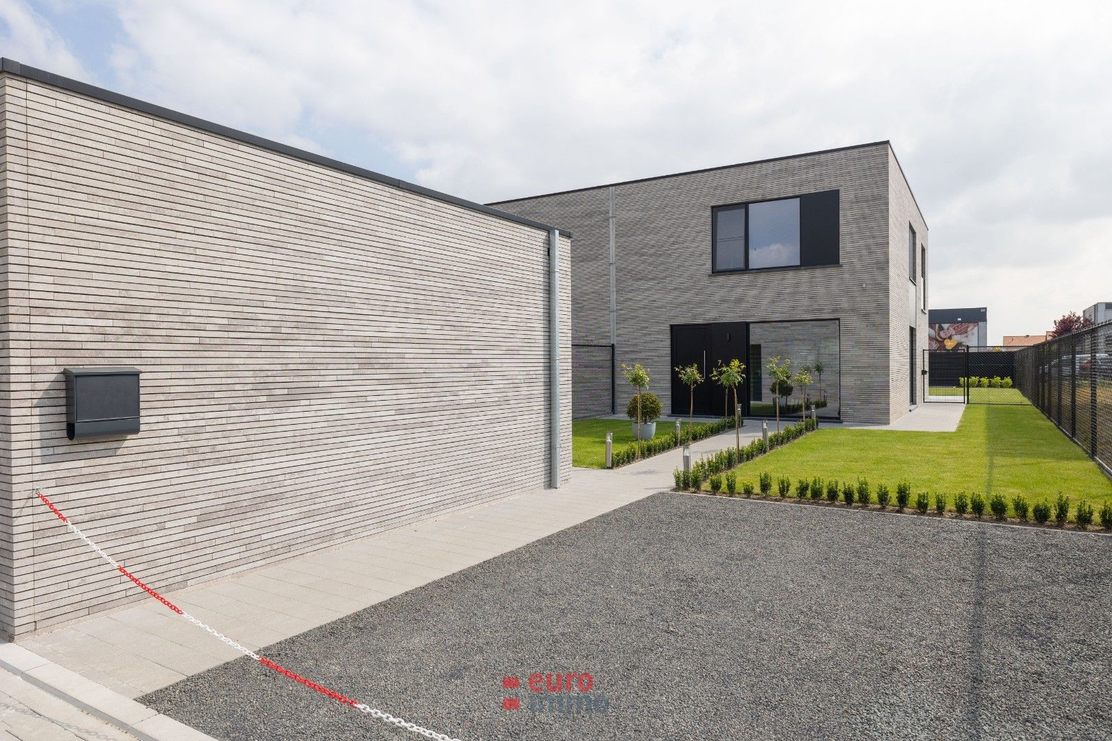 Luxueuze nieuwbouwwoning op centrale locatie in Torhout! foto 3